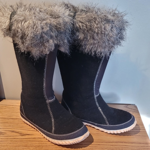 Sorel boots - Picture 2 of 6